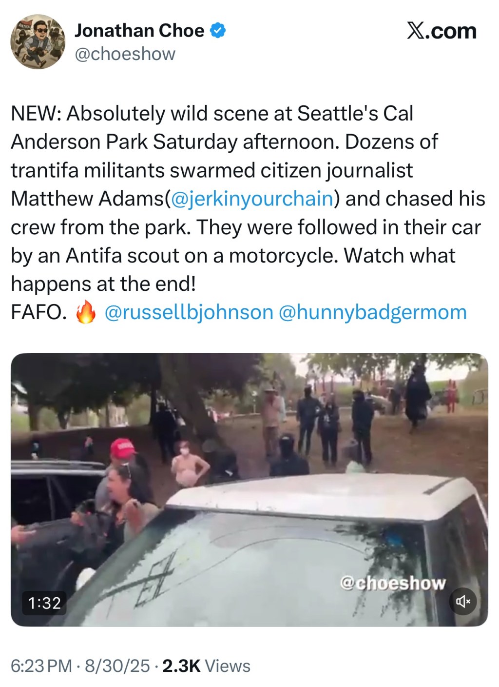 Absolutely wild scene at Seattle’s Cal Anderson Park Saturday afternoon. Dozens of trantifa militants swarmed citizen journalist Matthew&nbsp;Adams